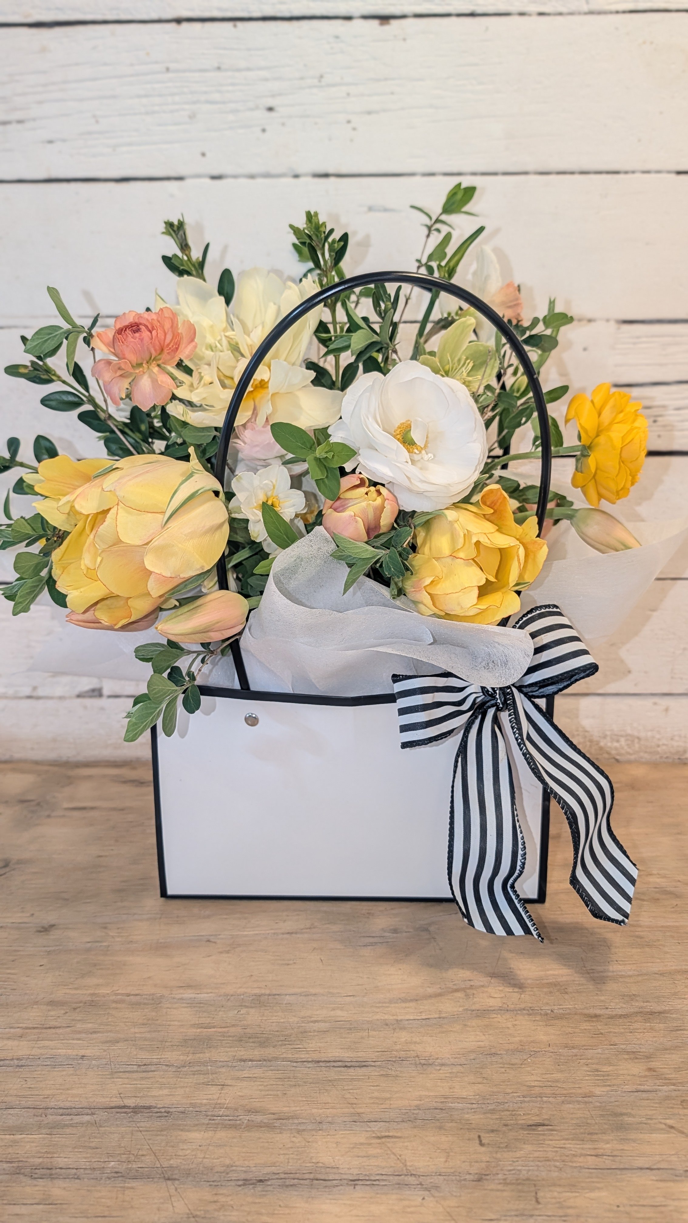 MOTHER'S DAY VASE BOUQUET/FLOWER CART CASH WITH GIFT BAG