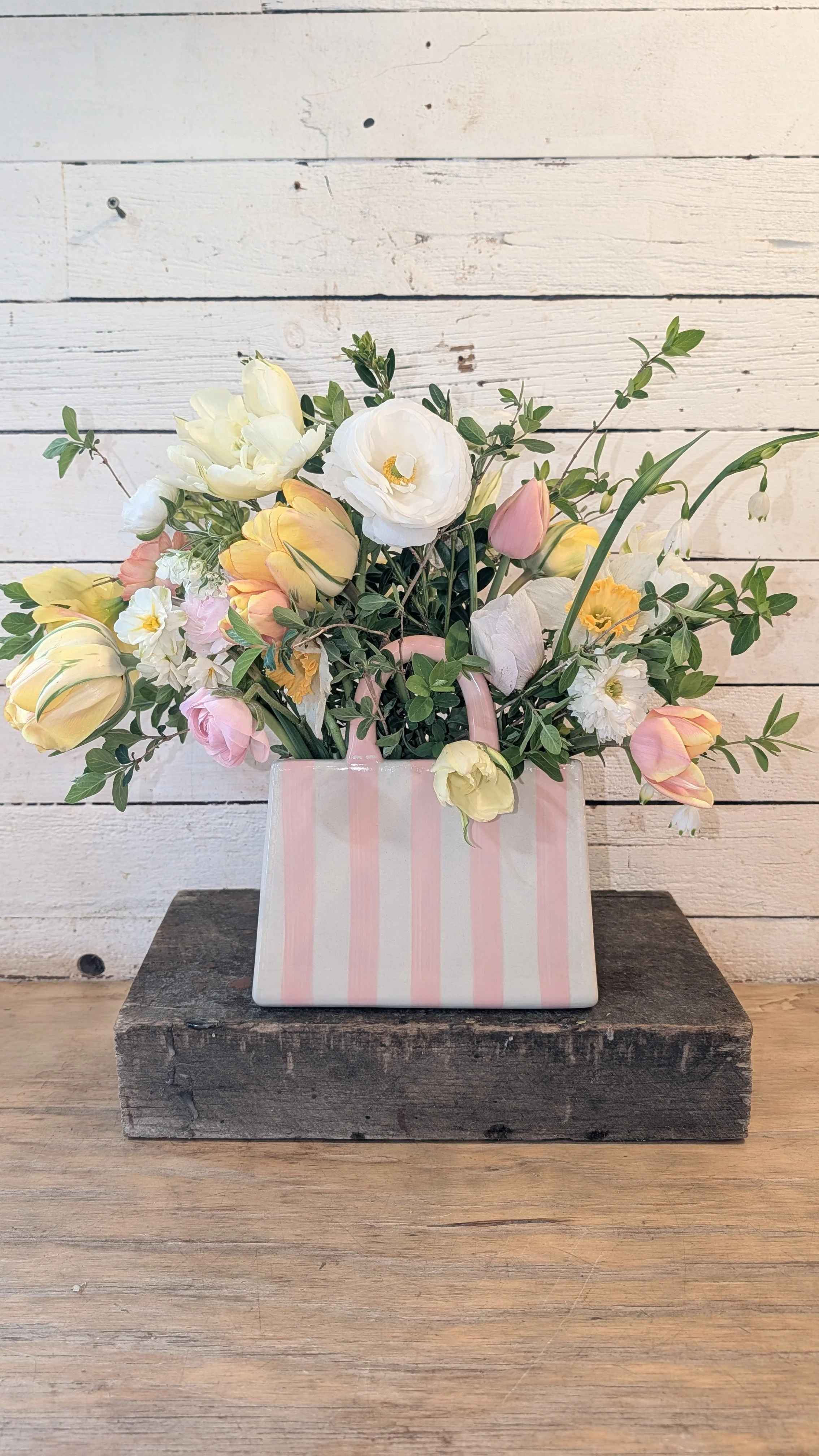 MOTHER'S DAY-MIRANDA HANDBAG  VASE