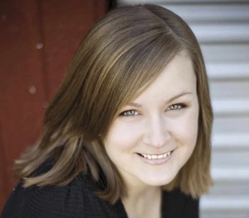 Kiersten White, cropped to shoulder.jpg