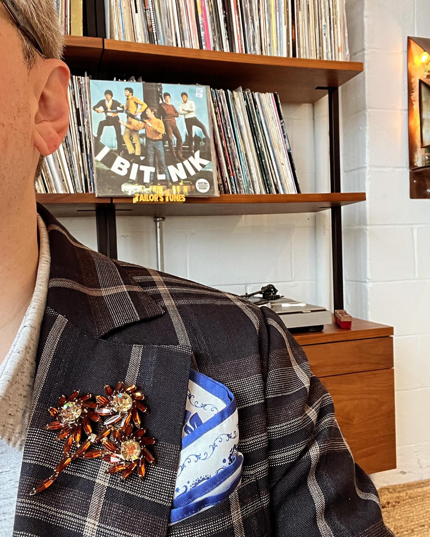 It&rsquo;s a new brooch and new record kinda Saturday morning. Thanks @jadedjournalista for the new editions to my lapel flower collection and thanks to @pandemoniumbooksanddiscs for the rare Italian psychedelic vinyl. #brooch #tailorshop #bespoketai