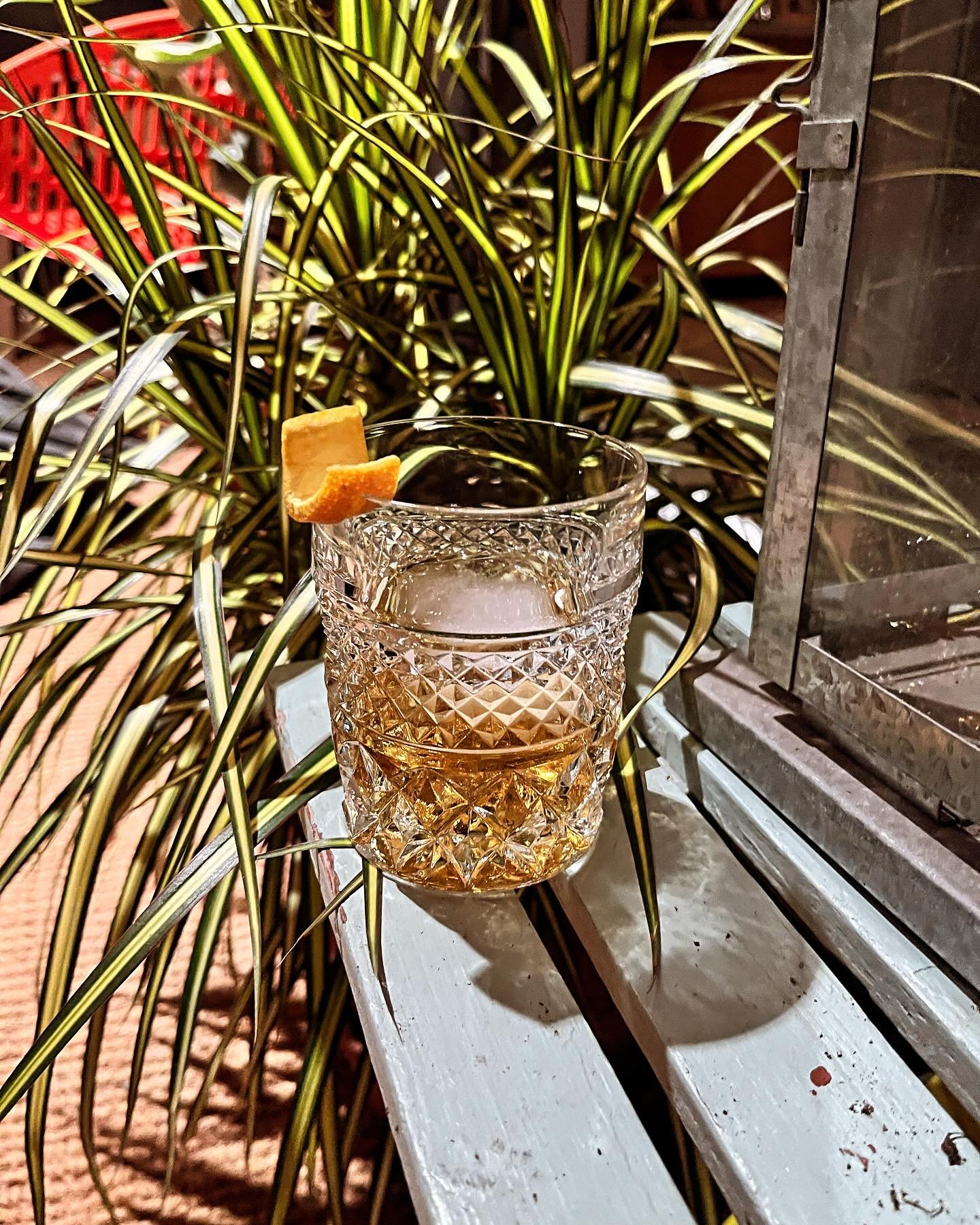 Happy Friday! Time for a #tailoredtipples 

Cock &lsquo;n&rsquo; Bull Special

3/4 oz bourbon
1/2 oz Cognac
3/4 oz B&eacute;n&eacute;dictine
1/4 oz dry cura&ccedil;ao
2 dashes Angostura bitters

Add all of the ingredients into a rocks glass with a la
