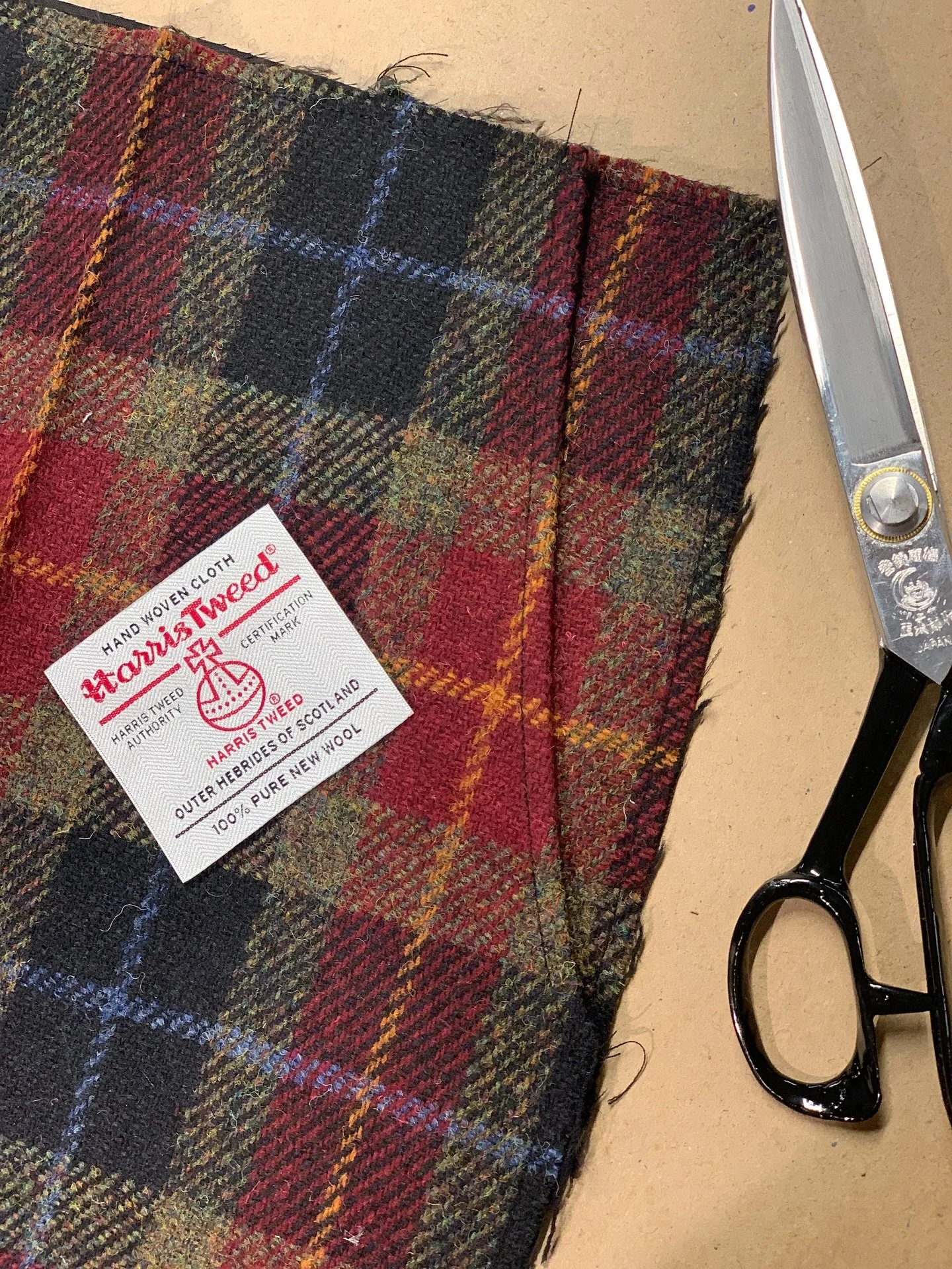 Yes, we are obsessed with matching plaids😁Currently working on a gorgeous Harris tweed suit at the studio for the upcoming fall/winter season!
#bespoke #bespoketailor #bespoketailoring #bespoketailoring✂️ #tailor #tailoring #customtailoring #sewing