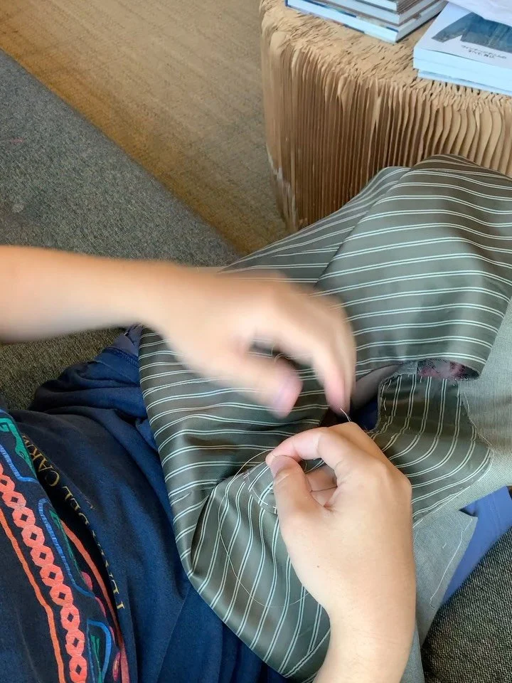 Hand finishing the vest armhole!
#bespoke #bespoketailor #bespoketailoring #bespoketailoring✂️ #tailor #tailoring #customtailoring #sewing #costume #wool #traditionaltailoring #handmade #tailorshop