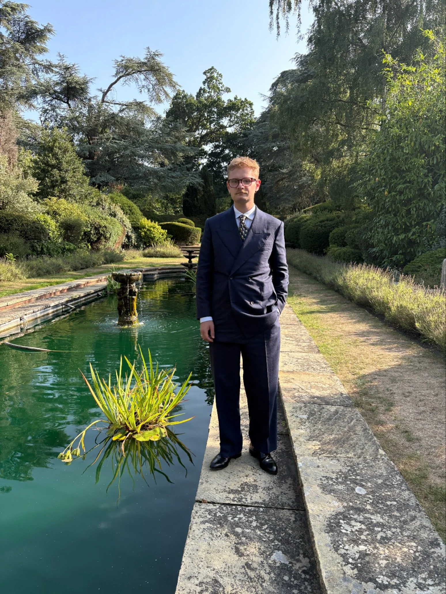 Tom in his wool double breasted suit 🐑
This fabric is a crisp tightly spun worsted wool which is perfect for all seasons