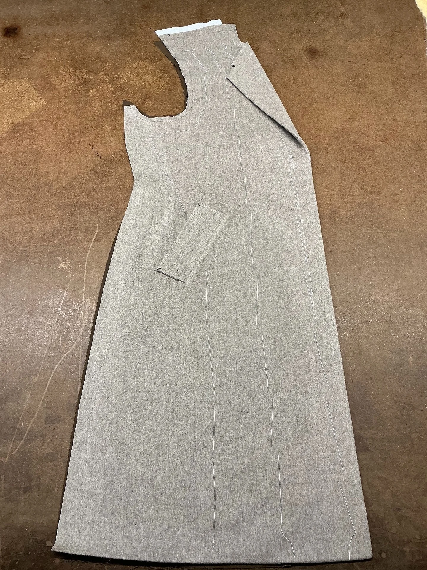 In progress- gorgeous plush coating weight wool, lined in a warm cozy satin kasha lining. A beautiful Italian fabric, and a great example of how soft to the touch wool can be. Truly a treat this Wool Month!
#bespoke #bespoketailor #bespoketailoring