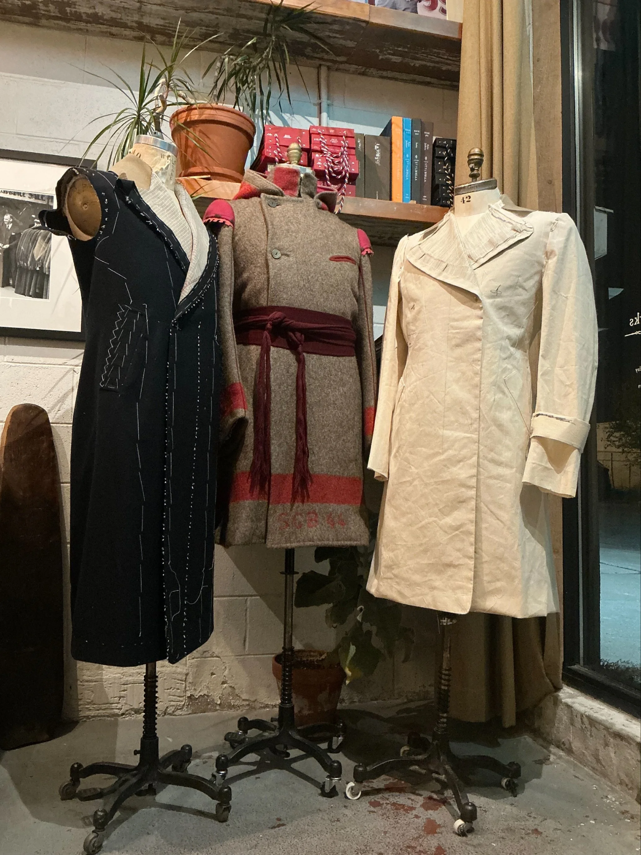 It&rsquo;s overcoat season! If you&rsquo;re feeling the chill, there&rsquo;s nothing like a good wool coat. Check the link in bio for a deeper dive!

#bespoke #bespoketailor #bespoketailoring #bespoketailoring✂️ #tailor #tailoring #customtailoring #s