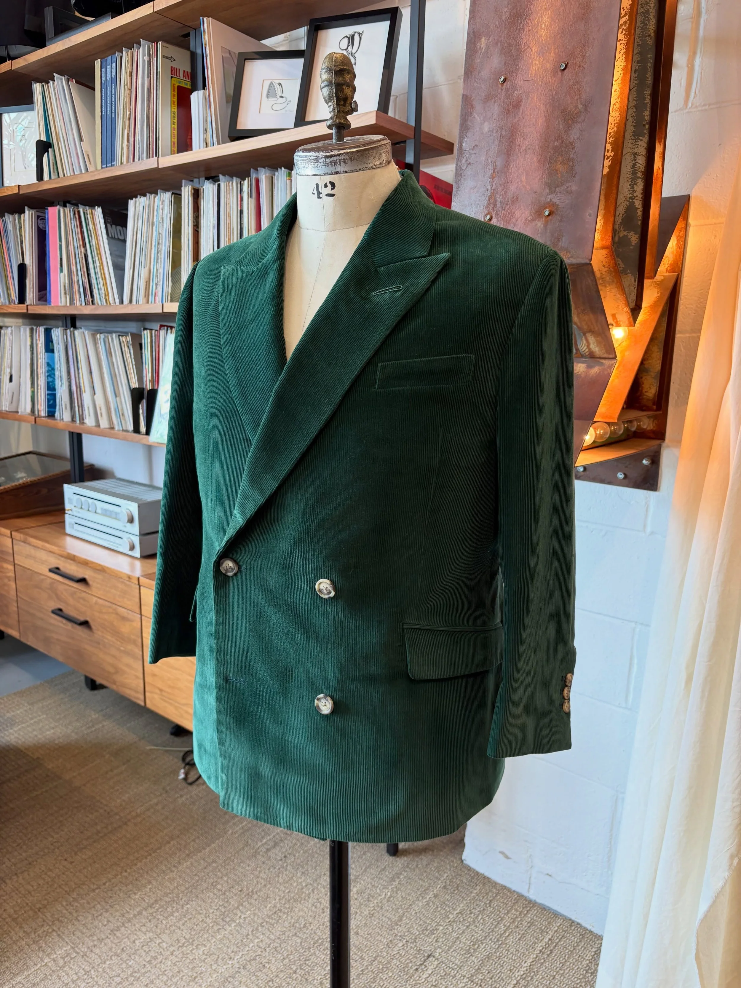 A green corduroy suit we saw off last week. 

#bespoke #customtailoring #corduroysuit #handmade #madeincanada