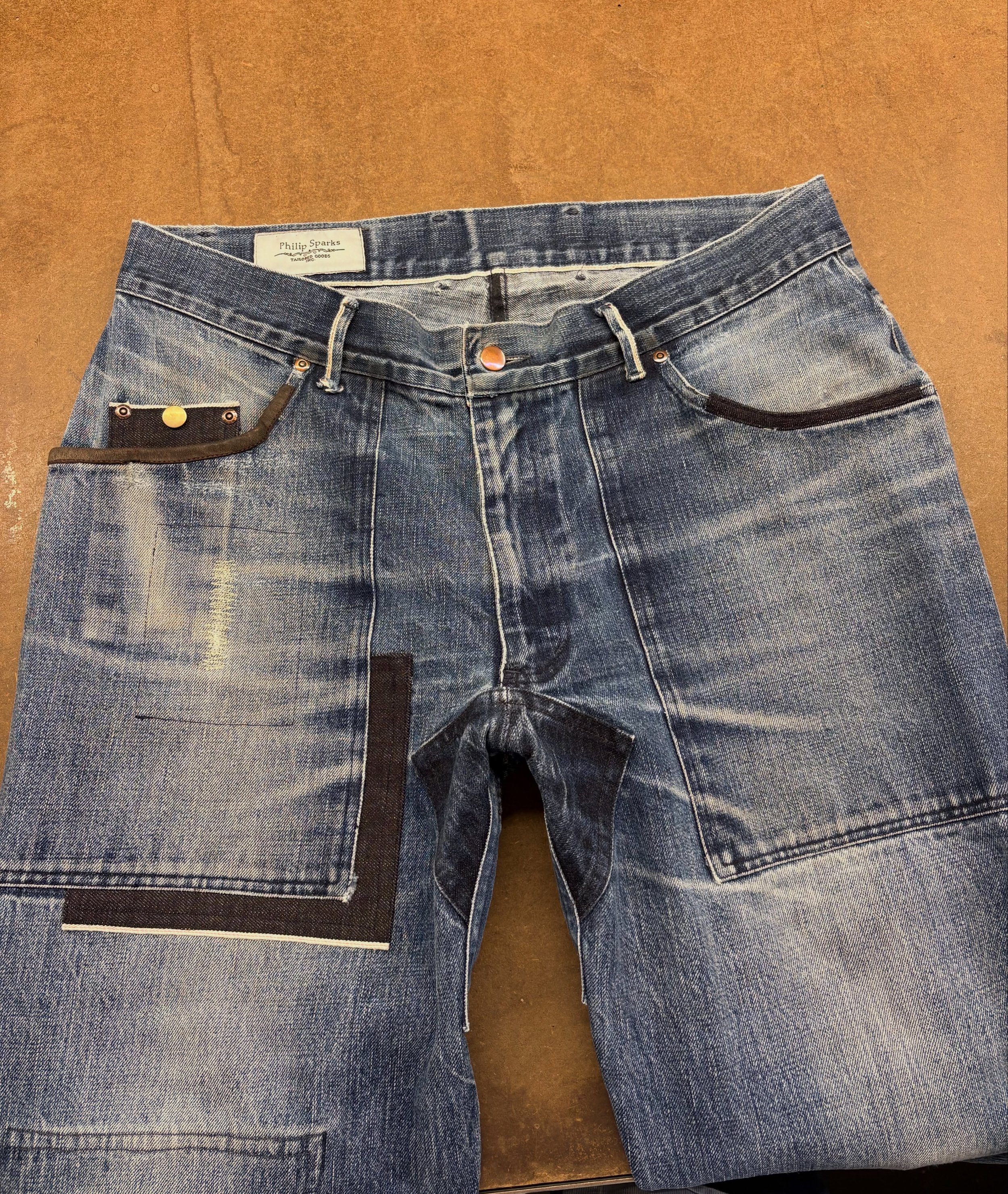 Mending a well loved pair of selvedge denim jeans. We love seeing our garments come back for mending! 

#bespoketailoring #selvedgejeans #mending #customjeans #japanesedenim