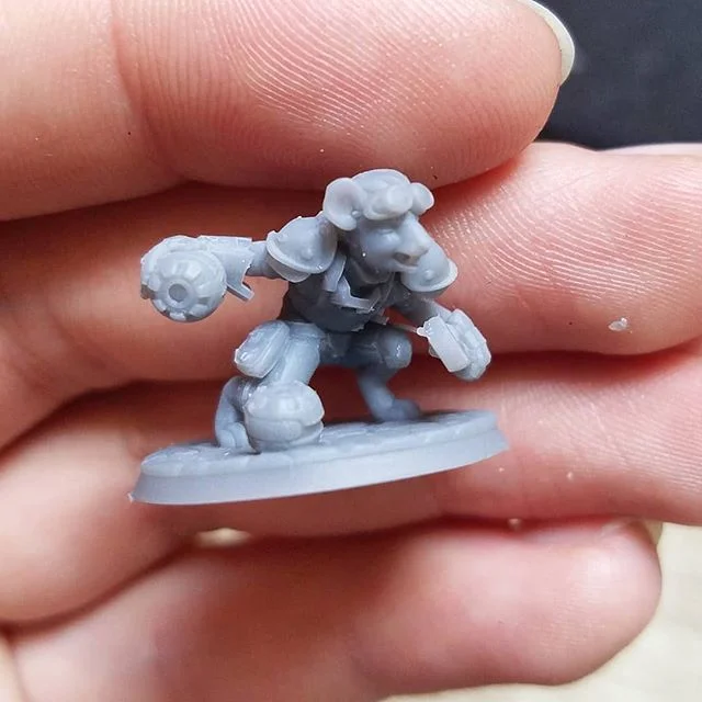 Love how dynamic this one turned out after some tweaking with Heroforge's new posing features. He'll be... interesting to paint.

As a quick PSA, downloads of minis you design in @heroforgeminis are discounted for all of May! If you don't have a prin