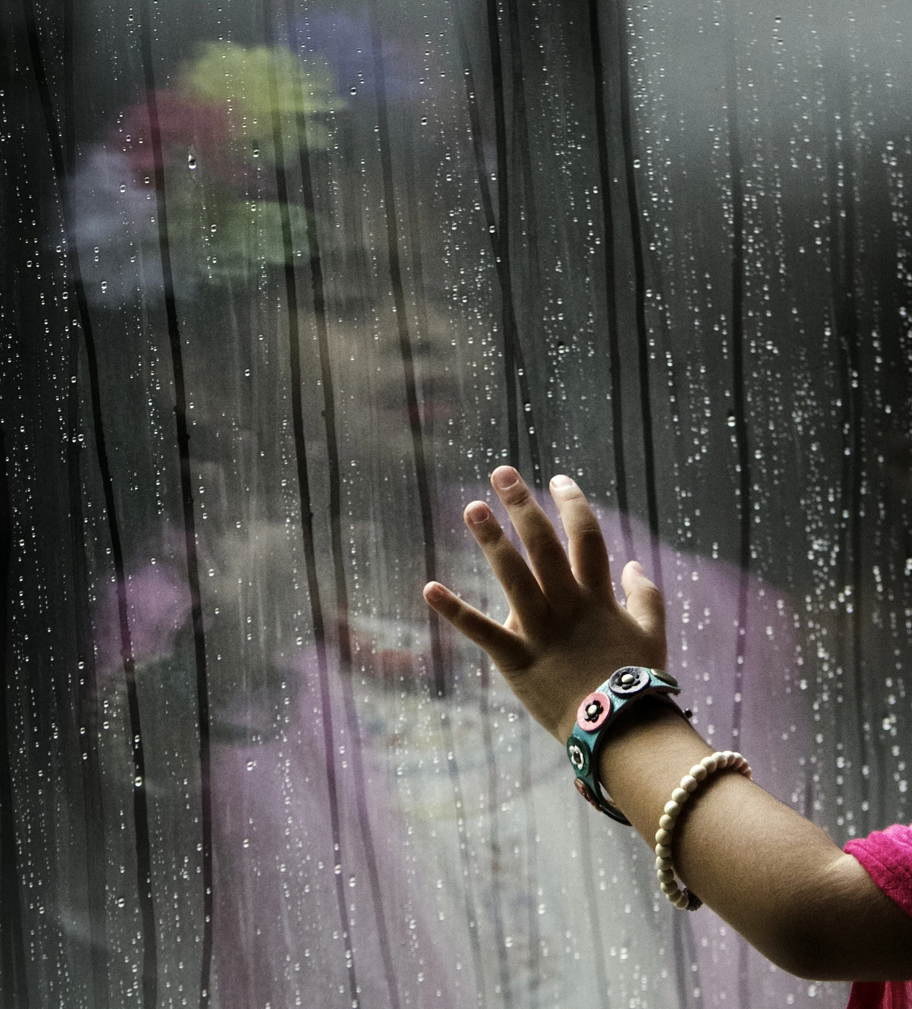 Marley Leyva 4, watches rain roll down a window during an attempt to break the Guinness World Record for the largest gathering of people dressed as Frida Kahlo in one location at the Dallas Museum of the Art in Dallas on July 6, 2017. (Tailyr Irvine/The Dallas Morning News)