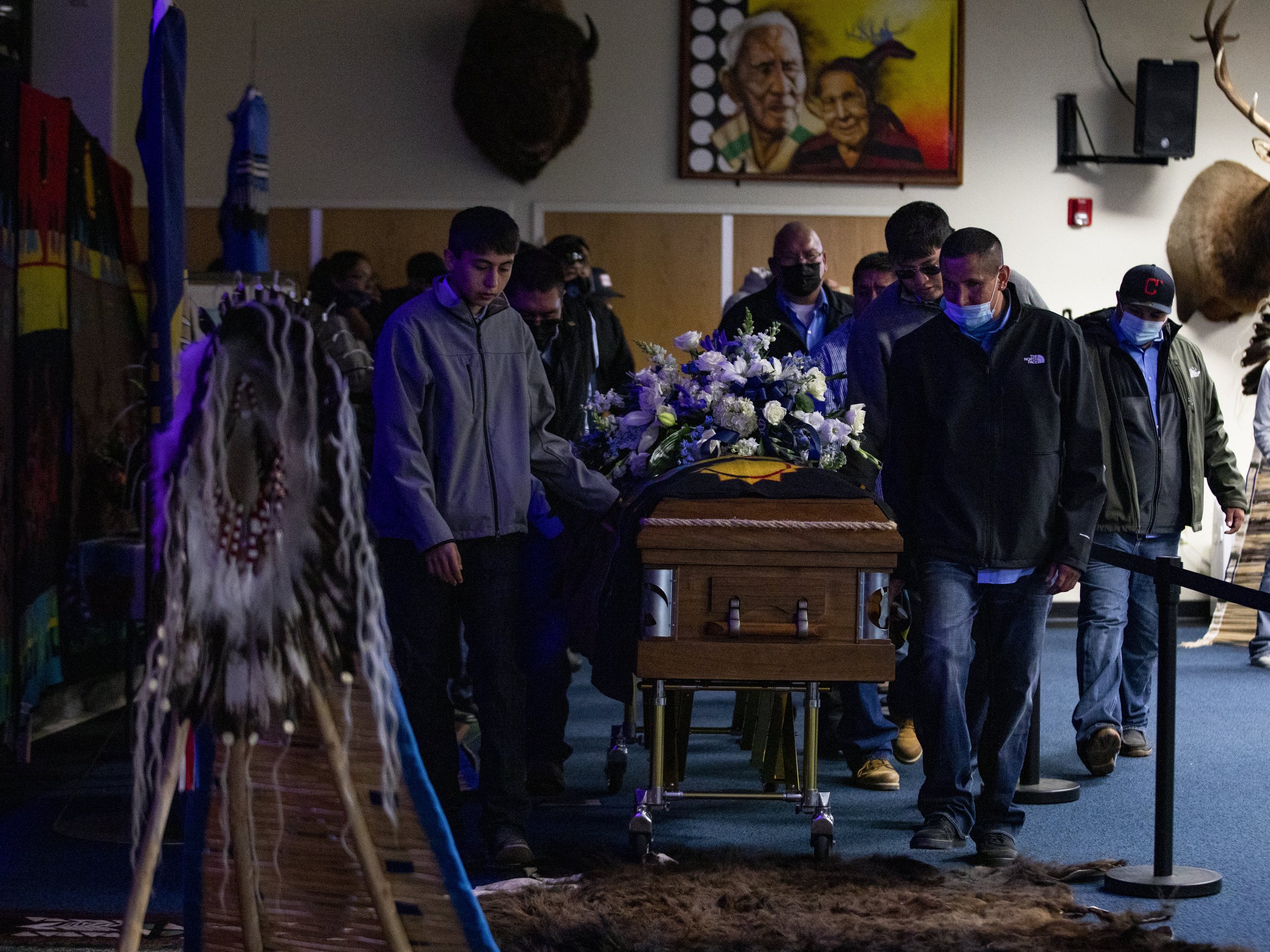  Pallbearers carrying the chief into the tribal council chambers. 