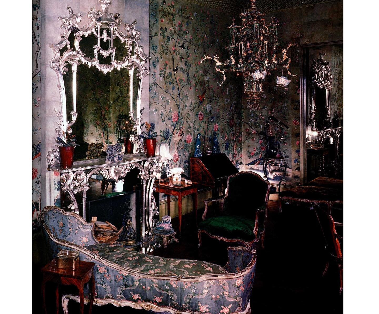 Former DC member Rose Cumming&rsquo;s (1887-1968) vibrant and eclectic Manhattan townhouse, which she decorated in 1937. In her drawing room (image 1 and 2), 18th-century hand-painted Chinese wallpaper, Louis XV furniture, and a Venetian chinoiserie 