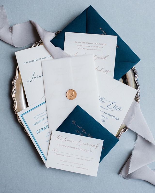 You fancy invitations, you. Wax seals get me every time!😉
💌: @curiousfoxpress 📷: @lissa_ryan
#becunningthesogliuzzos