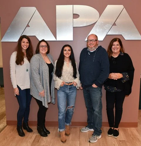 ALEXIS WILKINS INKS EXCLUSIVE BOOKING AGREEMENT WITH APA