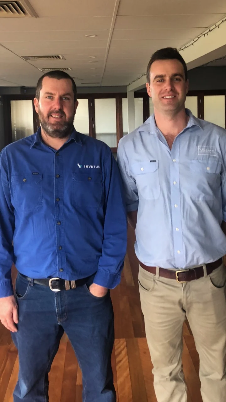 Dr Tim Elliott of Invetus (left) with William Hiscox from Virbac