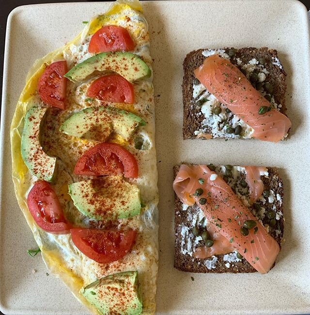 2 whole eggs 1 white omlette with arugula, fresh parsley and basil topped with sliced tomato and avocado. Spiced with Himalayan sea salt and paprika. Whole kernel rye bread with goat cheese, smoked salmon and capers. #breakfast #brunch #eggs #omlette