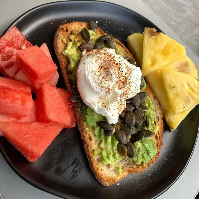 Perfect poached egg over avocado smash on sourdough bread with black pumpkin seeds. Spiced with sea salt and paprika. Side of watermelon and pineapple. #sunday #brunch #breakfest #eggs #poachedeggs #chriscooks #thefighterskitchen -
-
Checkout @matchr