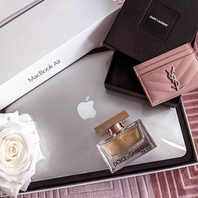WANT TO WIN...
+ A Macbook Air
+ An YSL cardholder in this season&acute;s hottes color
+ A D&amp;G perfume
.
.
All you need to do is go to the account @BoutiqueBloggers - Follow all the accounts they are following and comment on their latest posts! T