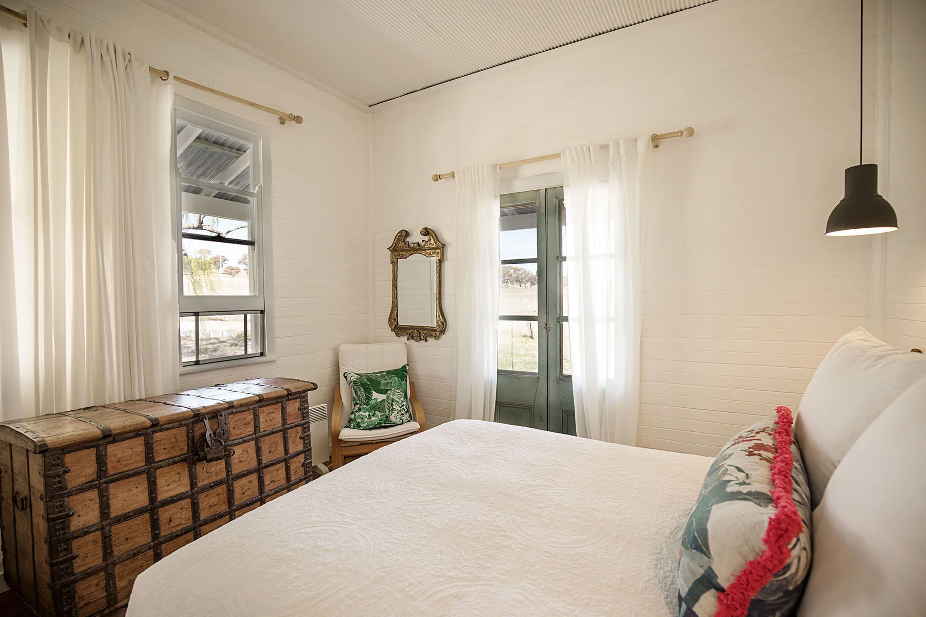  willow house main bedroom with crisp sheets and ensuite 