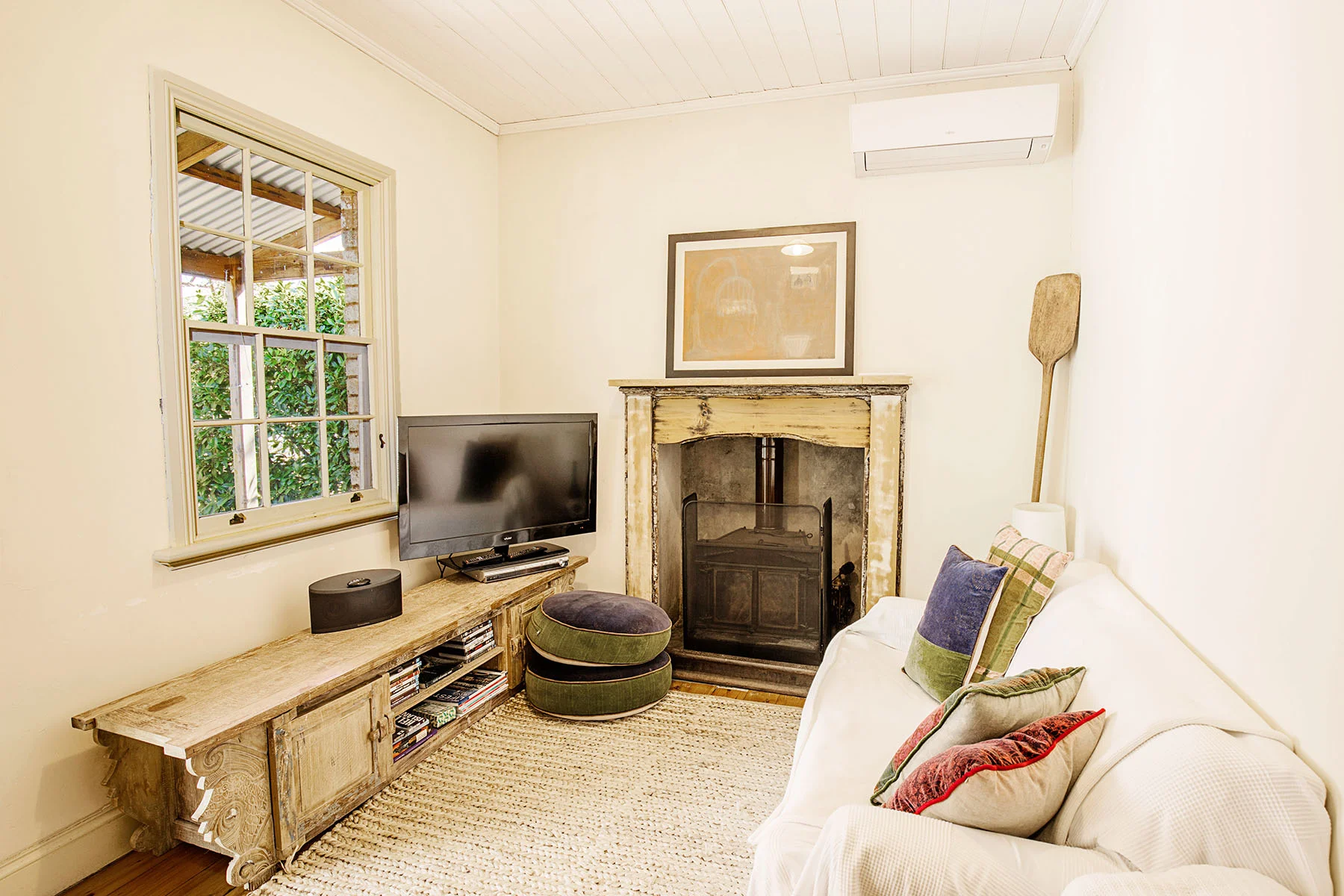  cosy cottage living room  