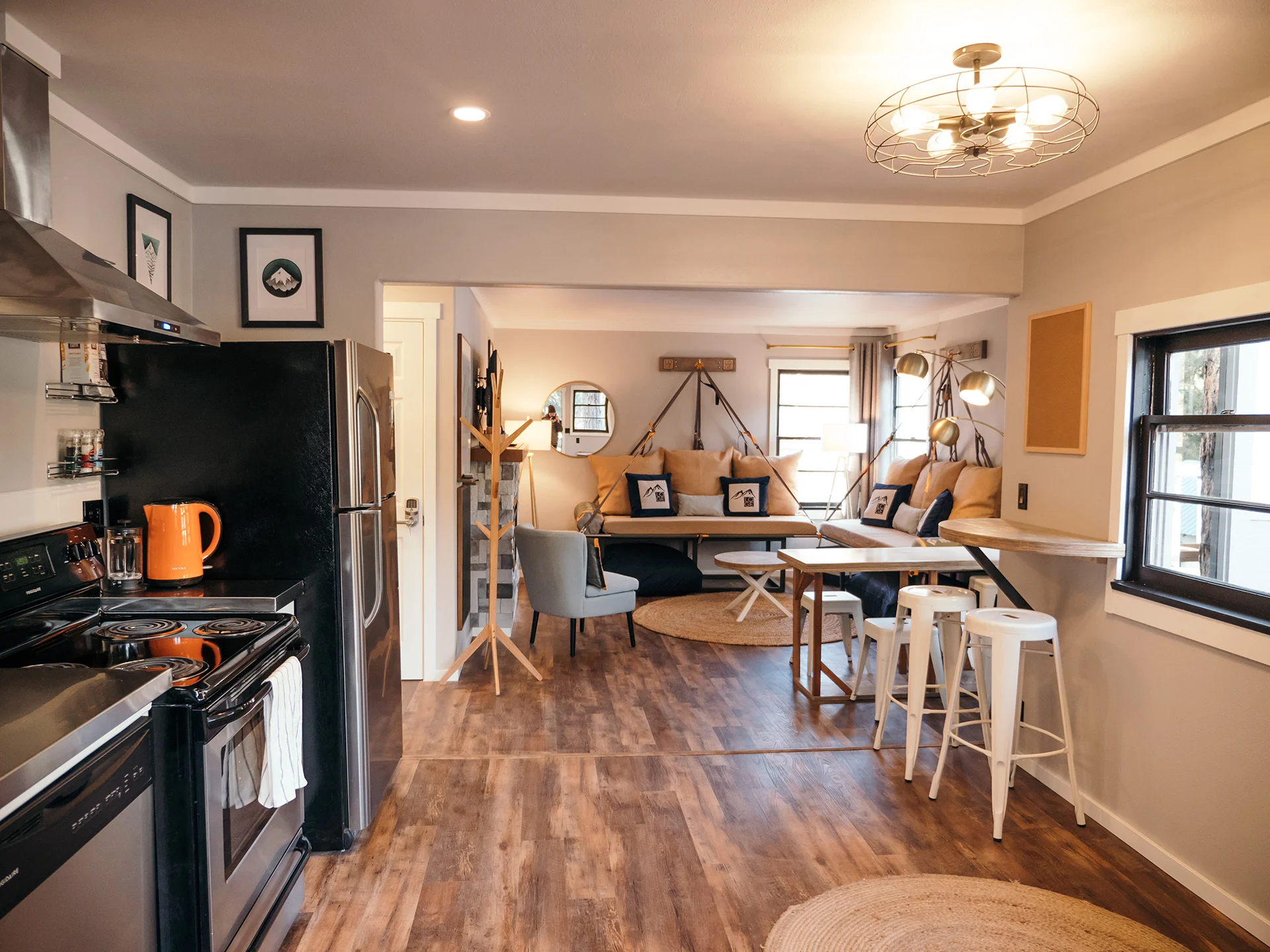 hostel interior with kitchen at loge leavenworth