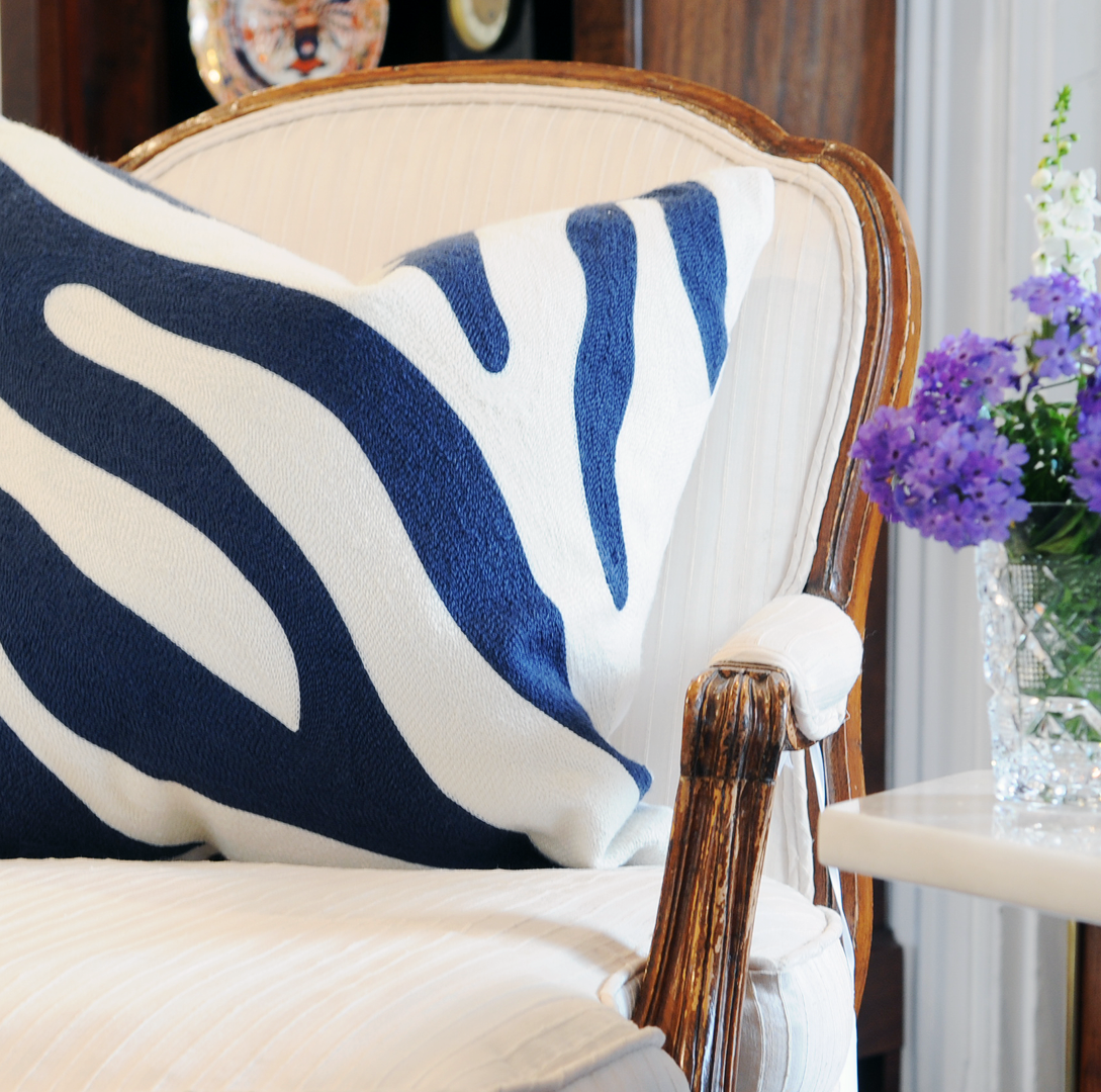 G+W-Insta-Pillow_Chair_Flowers.png