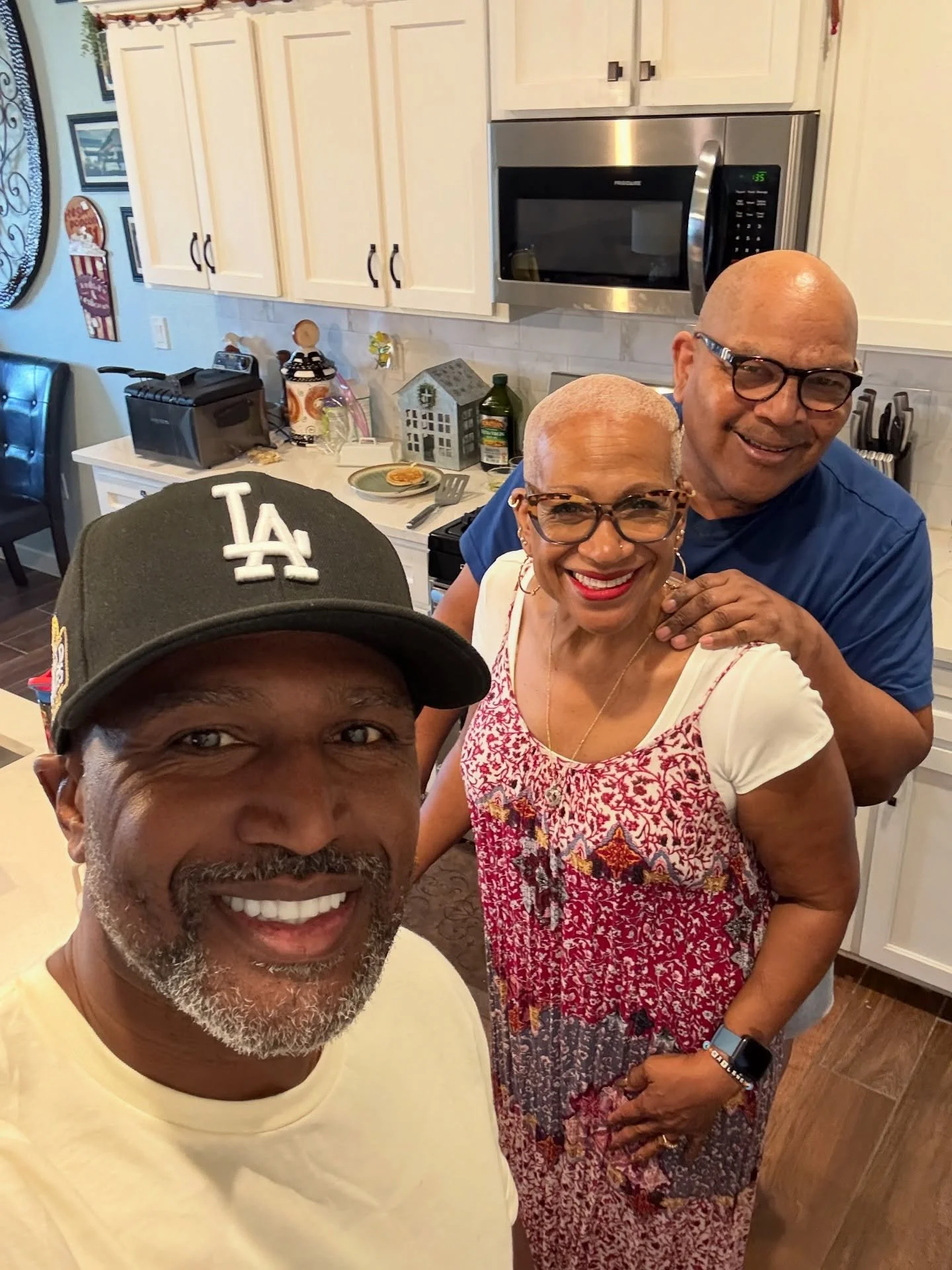 Thankful!!!! Happy Thanksgiving ya&rsquo;ll!!!! We already RICH, remember that!!!

#Grateful #Thankful #mypeople #reallove