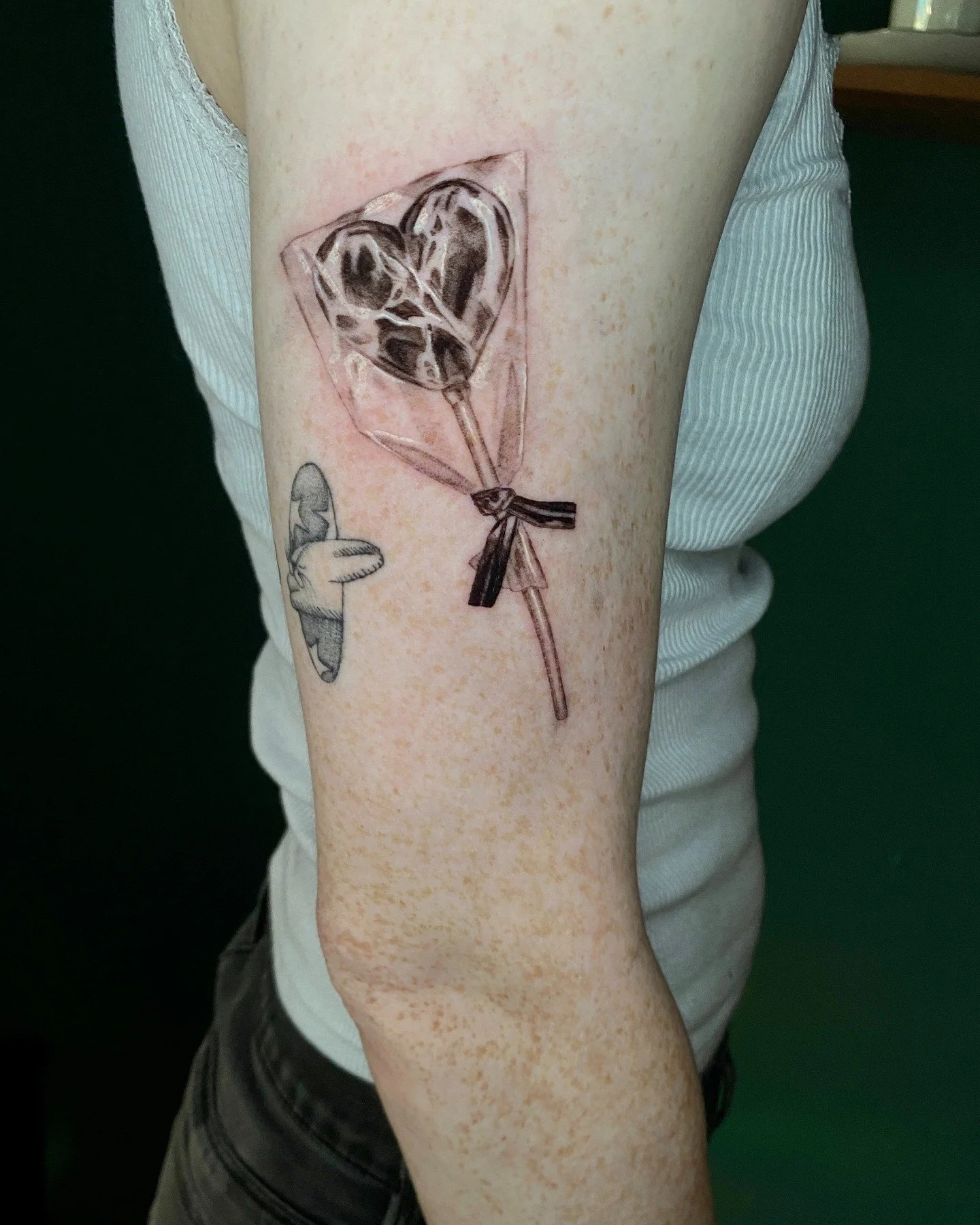 One of the pieces from my flash sheet from my Friday the 13th and Valentine's Day event.

#denton #dentontattoos #dentontattoo #dentontattooartist #fridaythe13th #fridaythe13thtattoo #dfwtattooartist #dallastattooartist #fortworthtattooartist #cuteta