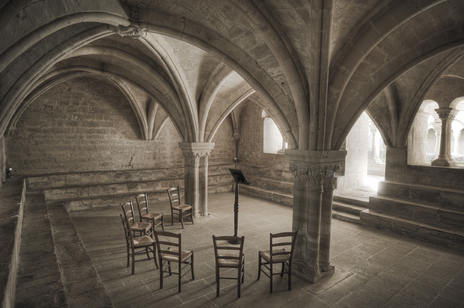 Salle du chapitre at l'abbaye de Sénanque, where we sat and discussed the monastic life. Image from the website of l'abbaye de Sénanque.