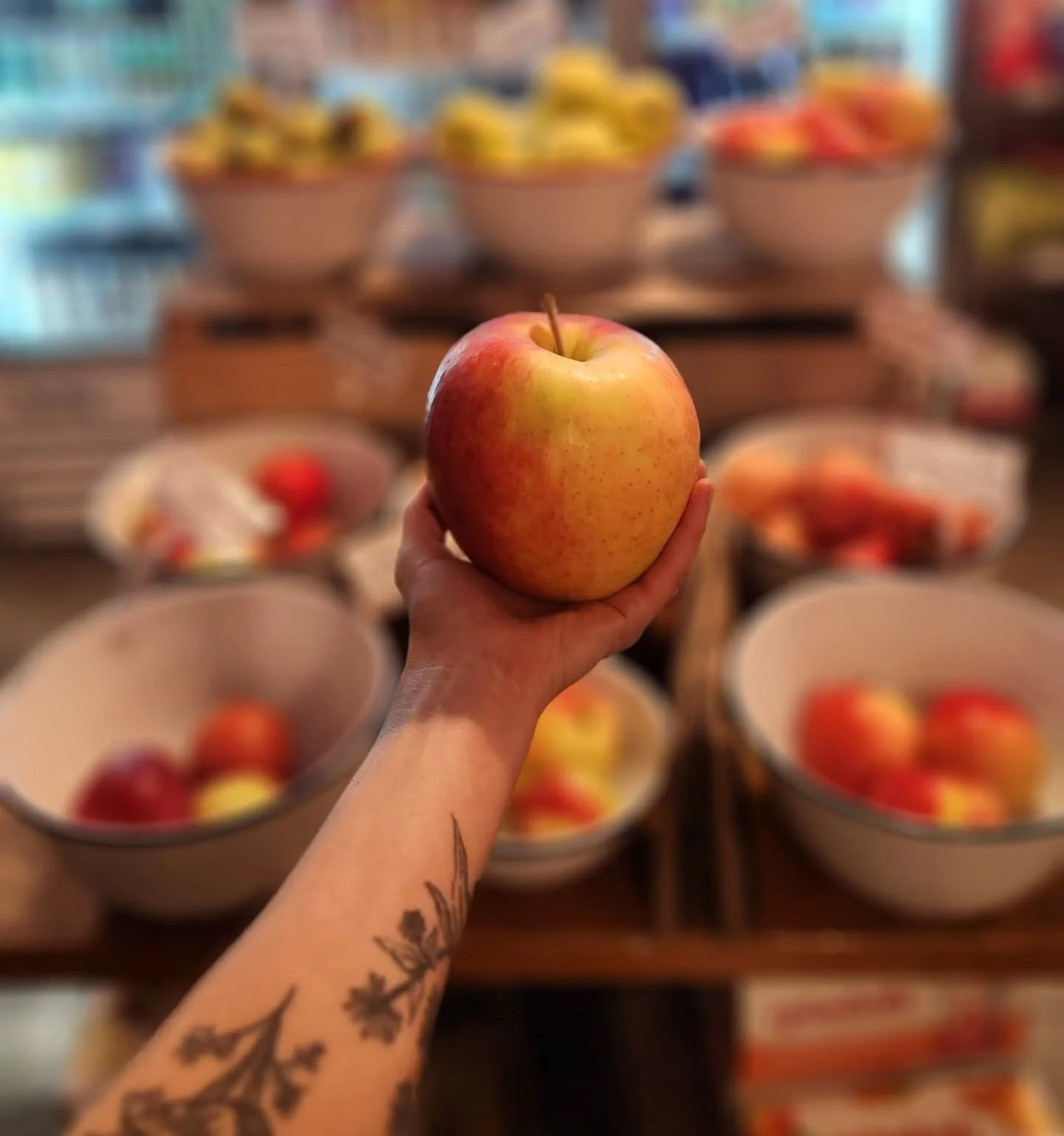 Holy Jonagold, now that's an apple! @samascottorchards