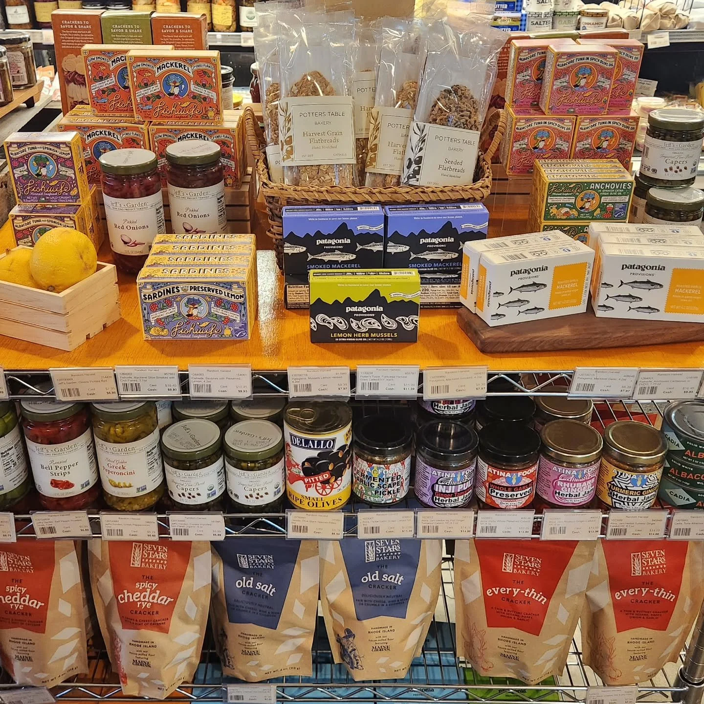 Yes, tinned fish and crackers counts as dinner ✔️🍽