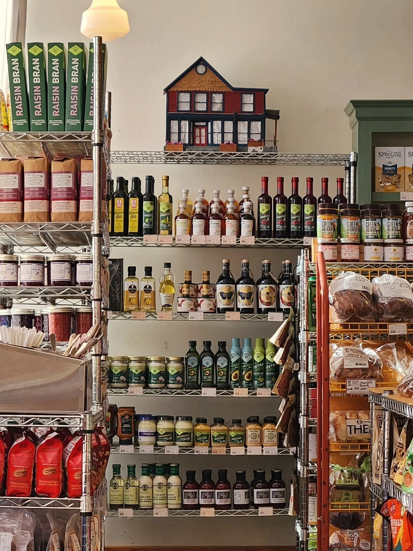 Afternoon sun in the grocery zone is oh so nice 🌞