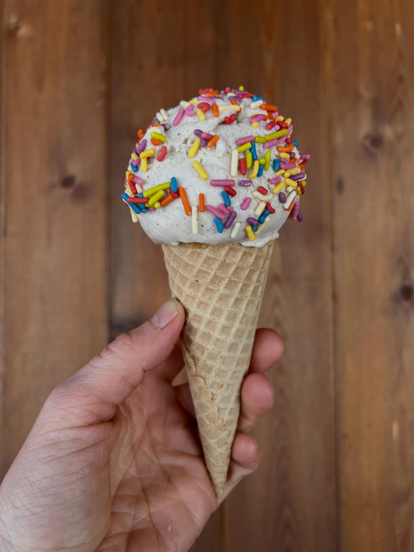 It&rsquo;s intensely hot out there but we have ice cream! Jane&rsquo;s Ice Cream - @janesicecream1985 - to be exact! 

8 flavors in the case, including 2 dairy free options, an assortment of natural toppings, regular cones and gluten free cones for o