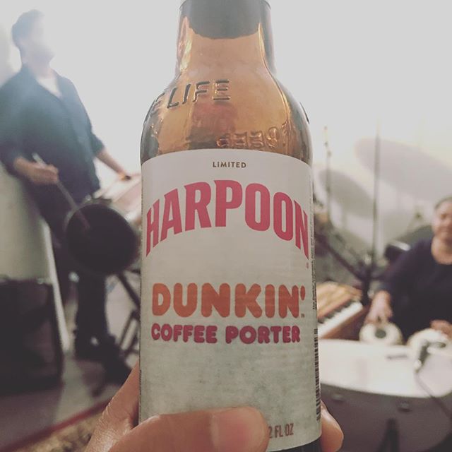 Possibly the most #Boston beer evah, courtesy of Jag Singh
#awaazdo #americarunsondunkin #awaazdorunsondunkin #beer #coffeeporter #rockandroll