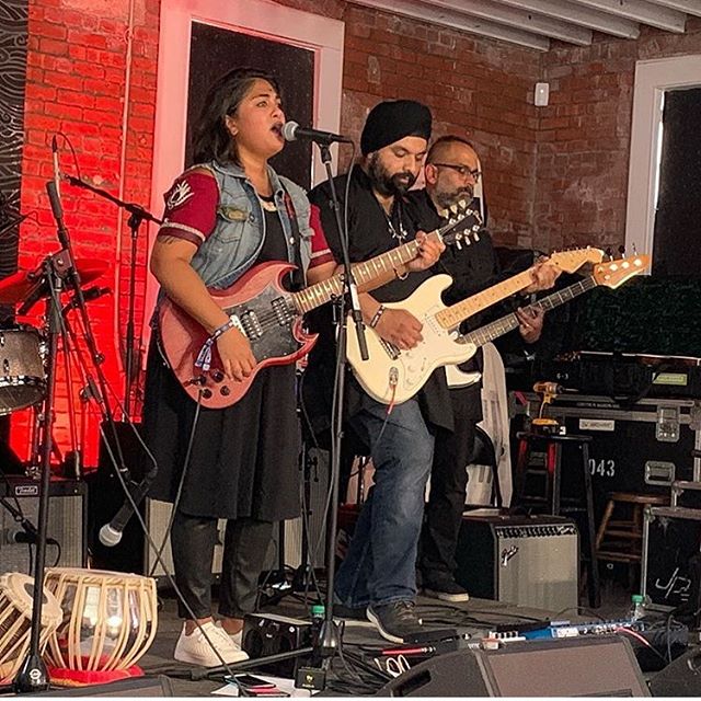 On stage at @newportfolkfest today, land of the Naragansett People. What a dream and a privilege to play and release our album here &amp; to raise money for @elproyectoflorence and @nomoredeaths_nomasmuertes . 
Picture courtesy of @curtisadamo ⚡️⚡️ #