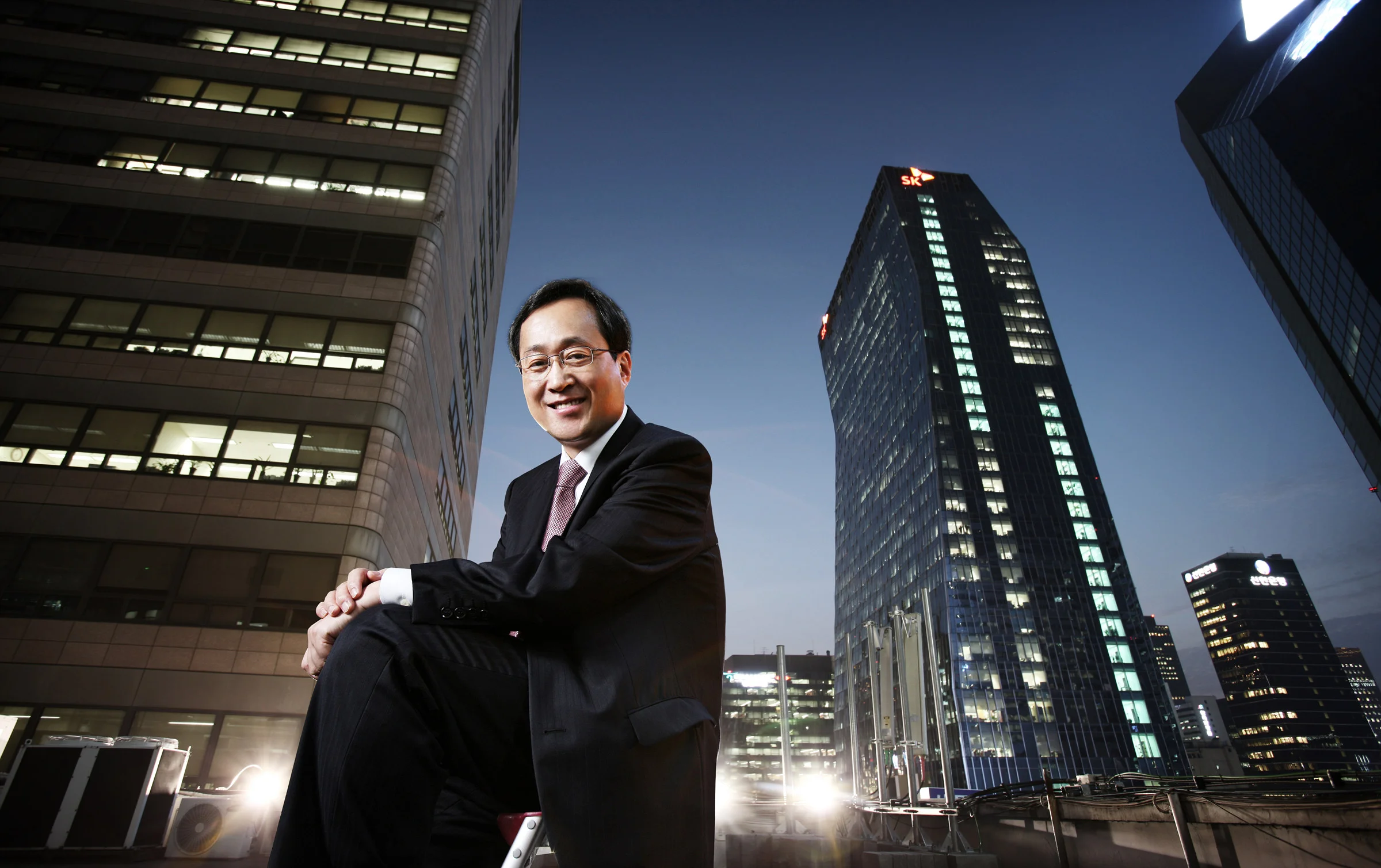 03 Kim Shin-bae, CEO of SK Telecom, 김신배 대표, 2008 복사본.jpg