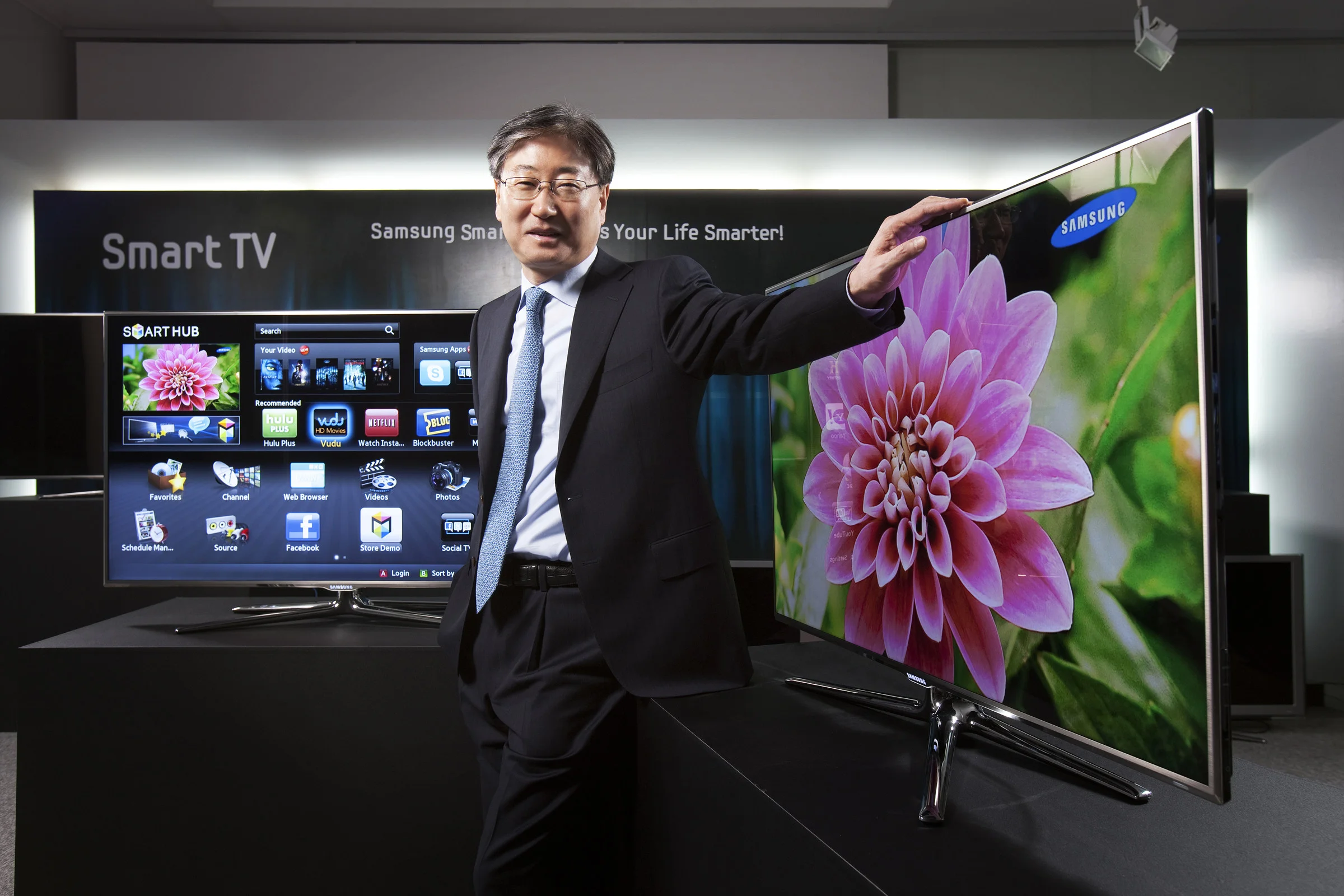 04 Yoon Boo-keun, President of Samsung Electronics_Visual Display division, 윤부근 대표, 2011 복사본.jpg