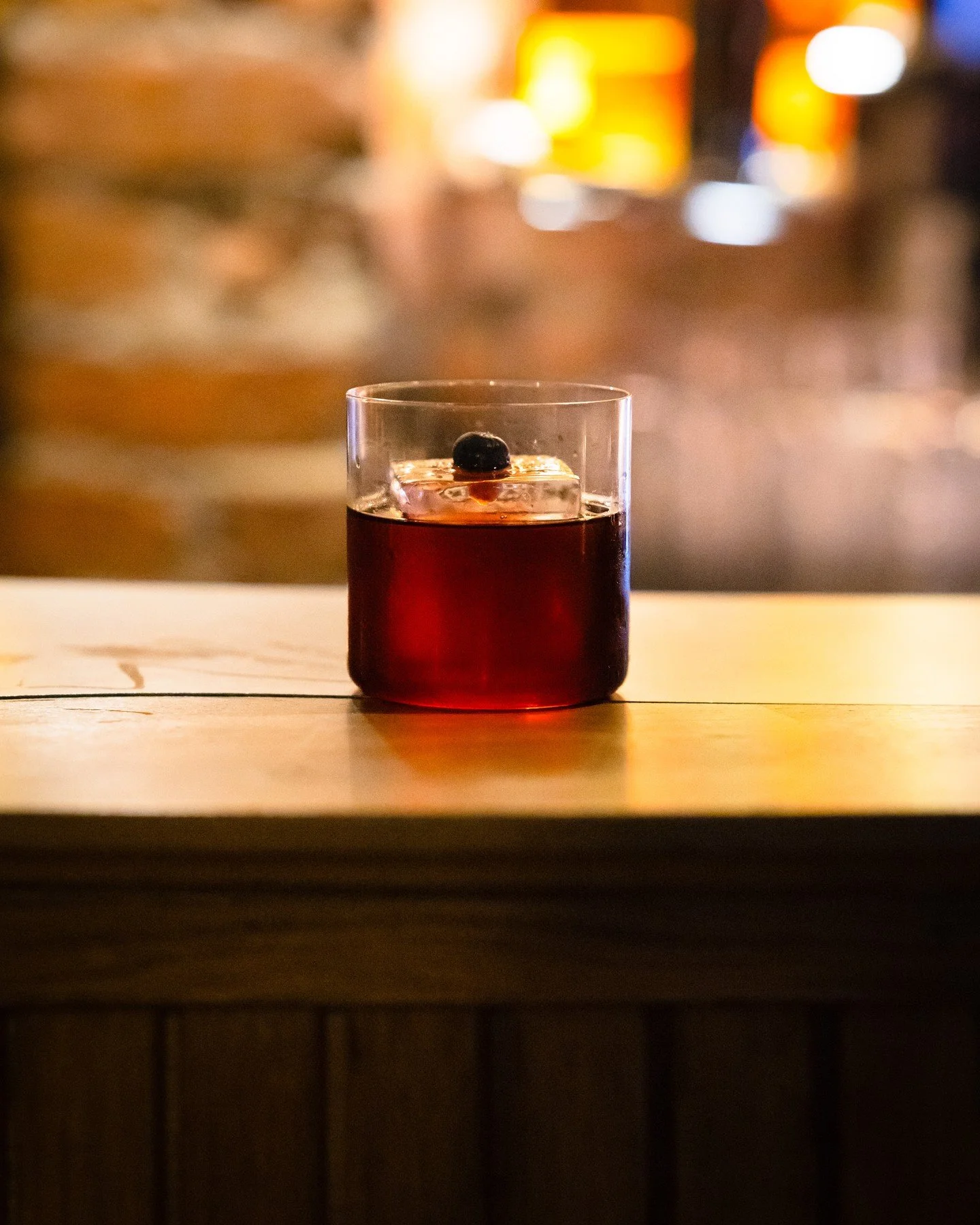 What can we get for you tonight? 🥃

#nedrel&oslash;kka #nedrelokka #nedrel&oslash;kkacocktailbar #nedrelokkacocktailbar #grunerl&oslash;kka #oslo #visitoslo #oslobynight #oslonights #byoslo #mixologist #mixology #bartender #visitlokka