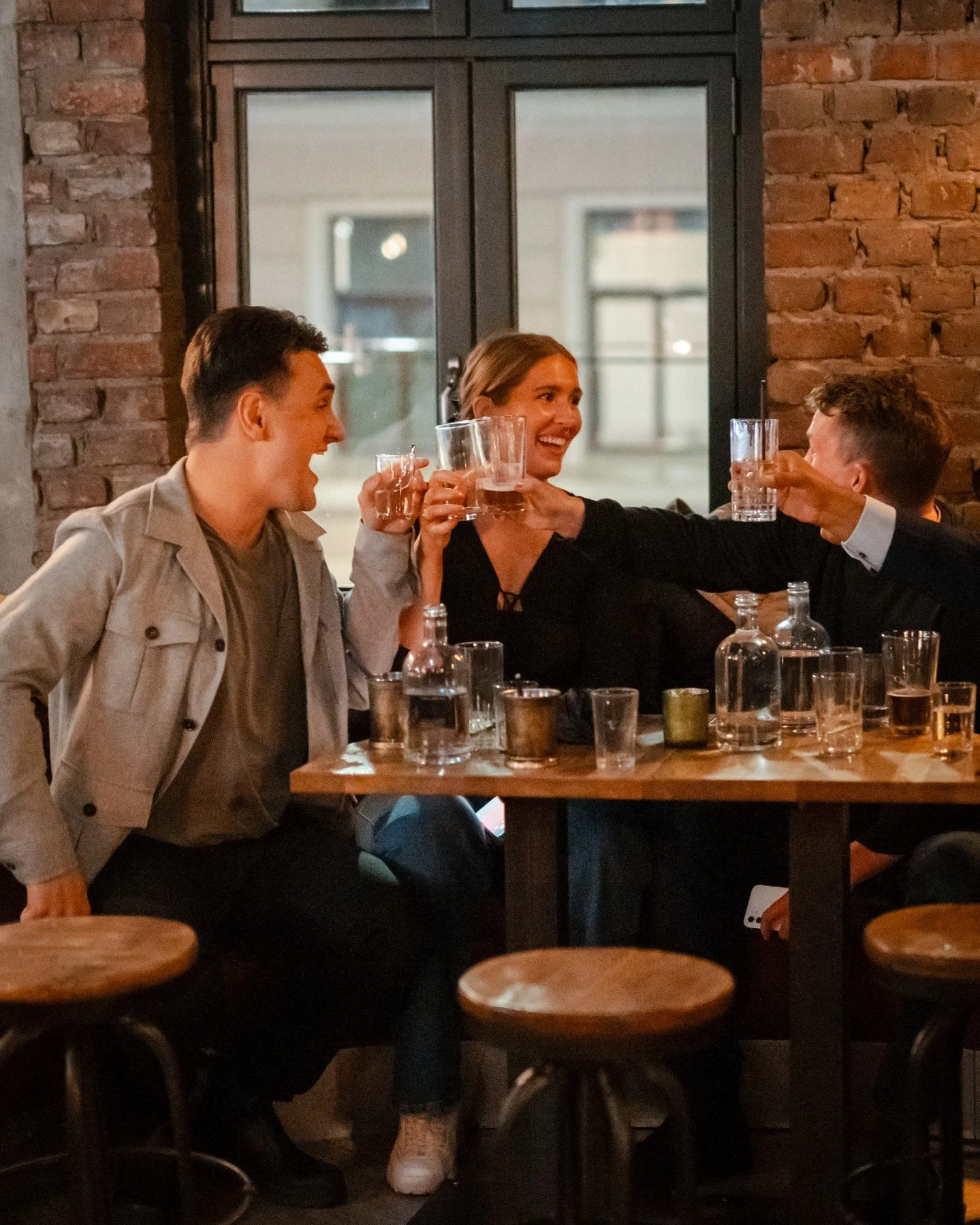 May has entered the chat! Let's celebrate it at Nedre L&oslash;kka🍹🌸

#nedrel&oslash;kka #nedrelokka #nedrel&oslash;kkacocktailbar #nedrelokkacocktailbar #grunerl&oslash;kka #oslo #visitoslo #oslobynight #oslonights #byoslo #mixologist #mixology #b