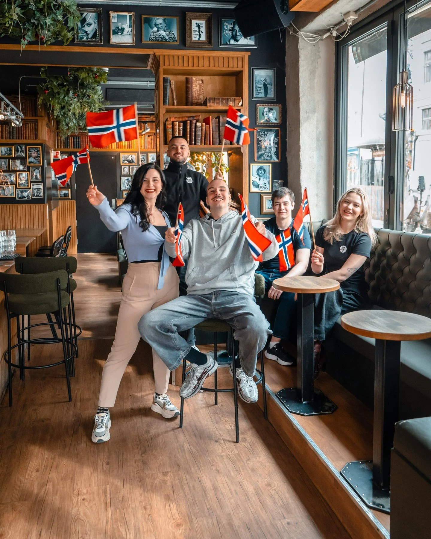 Wishing you a happy 17. mai and a big gratulerer med dagen from all of us!🇳🇴 

We&rsquo;ll be taking the day off to celebrate, but if you&rsquo;re going out natt til 17, we&rsquo;ll be open from 16:00🥂

#nedrel&oslash;kka #nedrelokka #nedrel&oslas