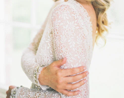 Luxury+Wedding+Planner+UK+_+A+Serene+&+Feminine+English+Country+House+Wedding+_+White+and+Green+Silver+Toned+Neutral+Tones+Rutland+Wedding+Dress+Inspiration+Editorial+Shoot+Branding+Shoot+Beauty+Wedding+Make+Up+_+Katie+Julia+Photography+9.jpg