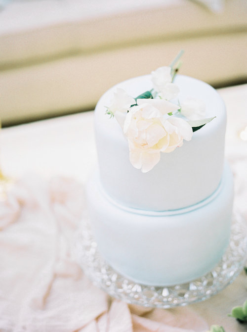 Luxury+Wedding+Planner+-+Experts+Guide+-+Wedding+Cakes+-Image+1+-+Pastle+Blue+White+Flowers+Romantic+Wedding.jpg