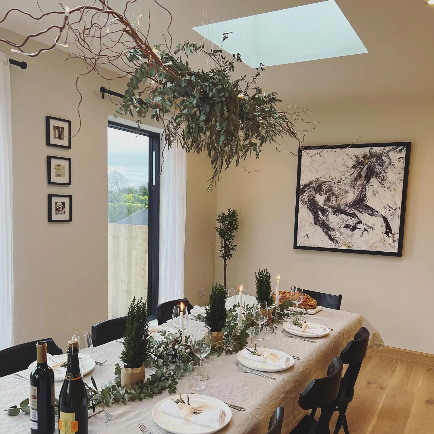 First Christmas back in our home 🥰
Best feeling ever. The house worked so well for hosting, it made all the hard work even more worth it! 
.
#home #christmas #christmasdecor #homerenovation #diningroom
