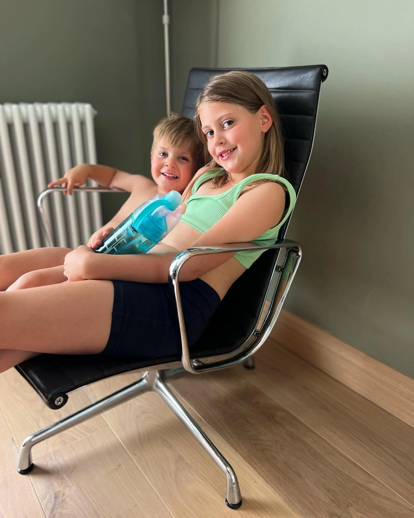 &lsquo;Eames&rsquo;ing into the week and I can&rsquo;t believe the summer holidays are nearly over!! 
.
It&rsquo;s crazy how you dread how long they are but then blink and they&rsquo;re almost over&hellip;
.
We moved back into our 🏡, went on holiday