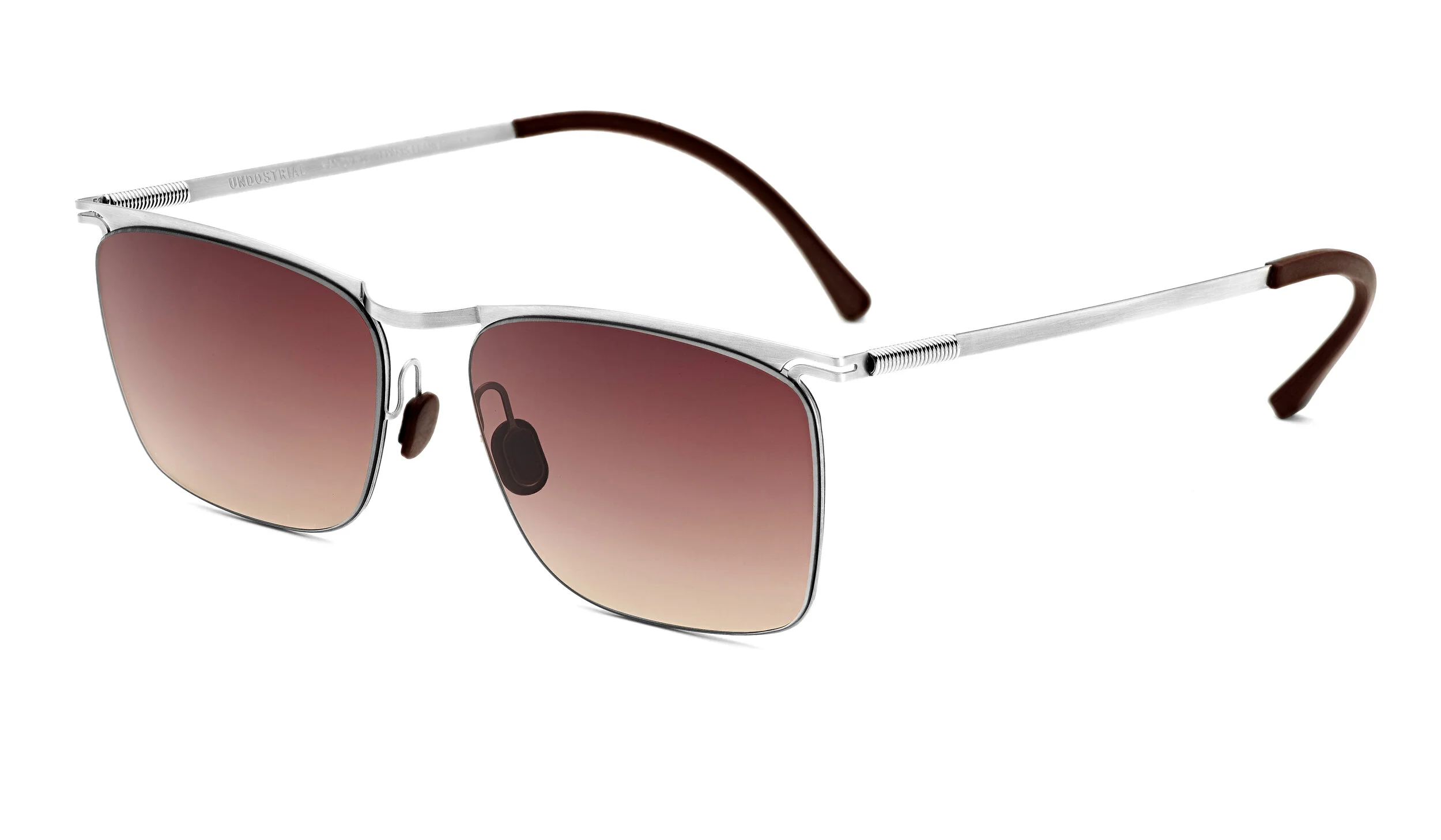 SPRINGE 11/ Front width : 132mm / Lens width : 53mm / Lens height : 37mm / Nose width : 16mm / Temple length : 149mm / Silver frame / Dark brown temple / Gradient brown sunlens