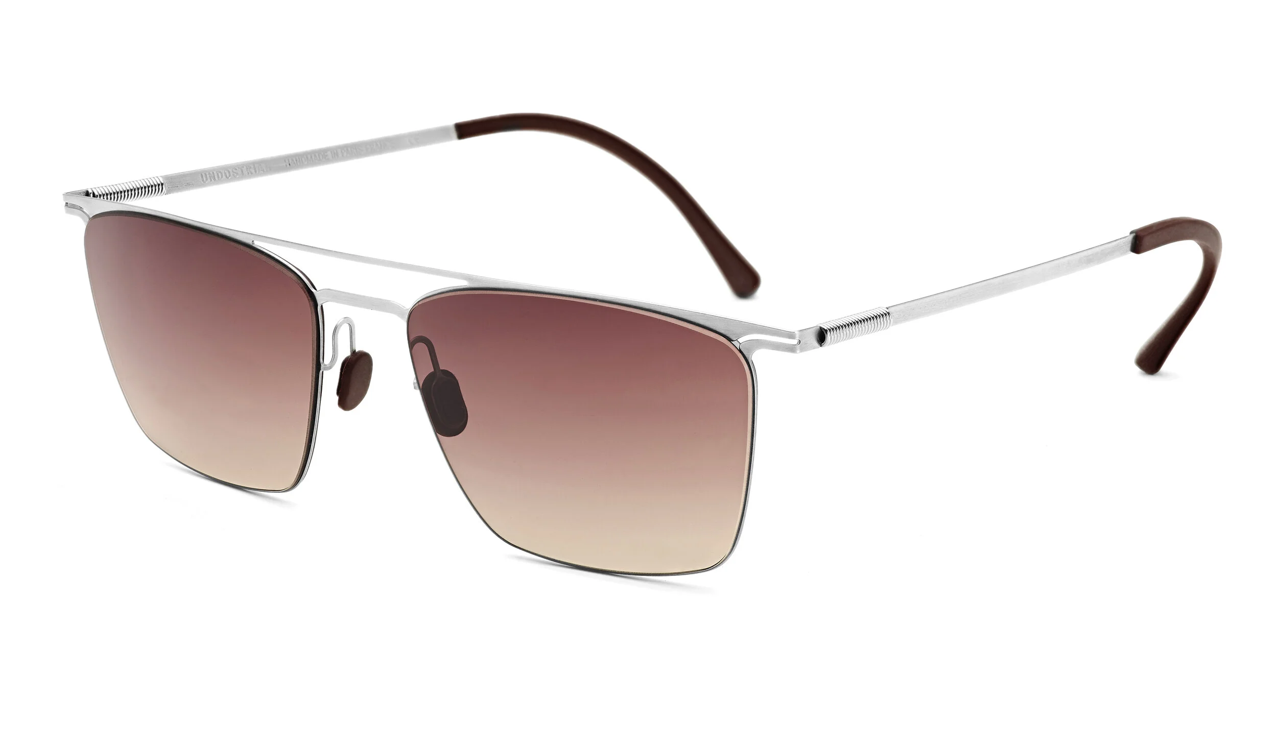 SPRINGE 13/ Front width : 142mm / Lens width : 55mm / Lens height : 39mm / Nose width : 18mm / Temple length : 149mm / Silver frame / Dark brown temple / Gradient brown sunlens