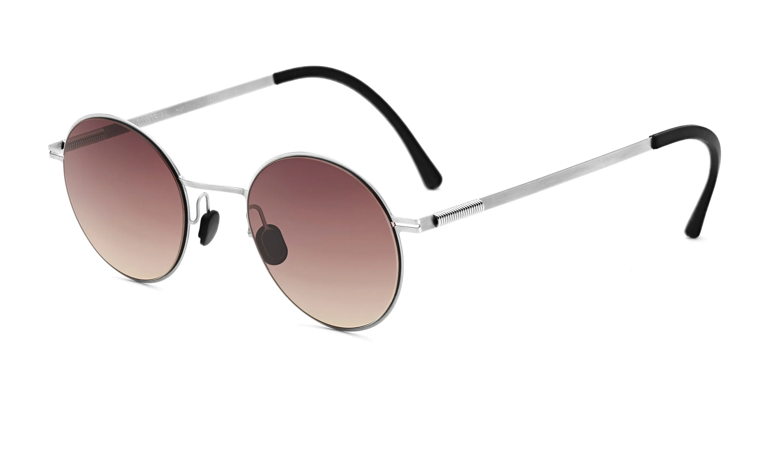 SPRINGE 21/ Front width : 121mm / Lens width : 42mm / Lens height : 39mm / Nose width : 22mm / Temple length : 149mm / Silver frame / Black temple / Gradient brown sunlens