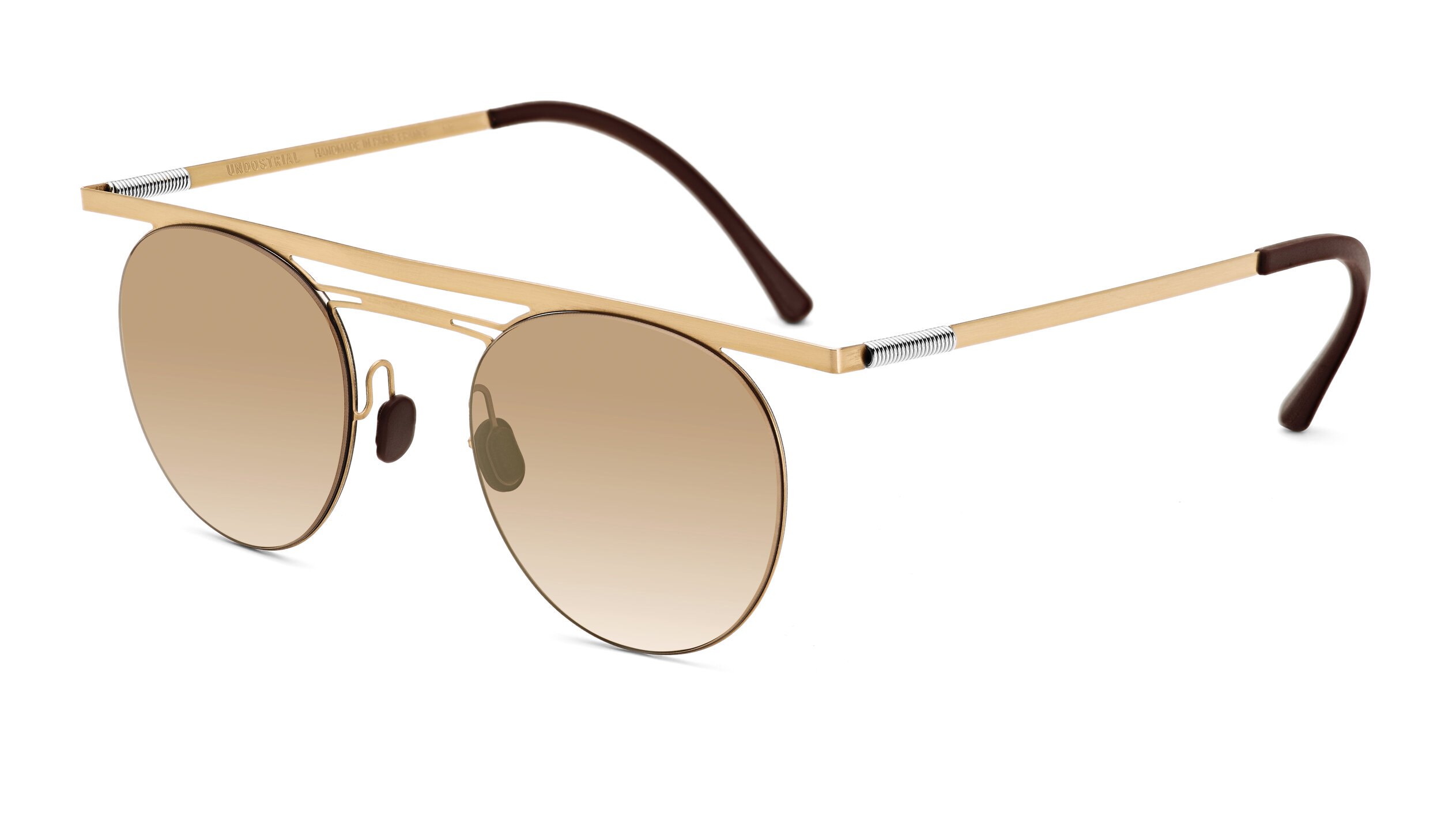 SPRINGE 24/ Front width : 128mm / Lens width : 45mm / Lens height : 41mm / Nose width : 22mm / Temple length : 149mm / Blond gold frame / Dark brown temple / Light flash gold sunlens