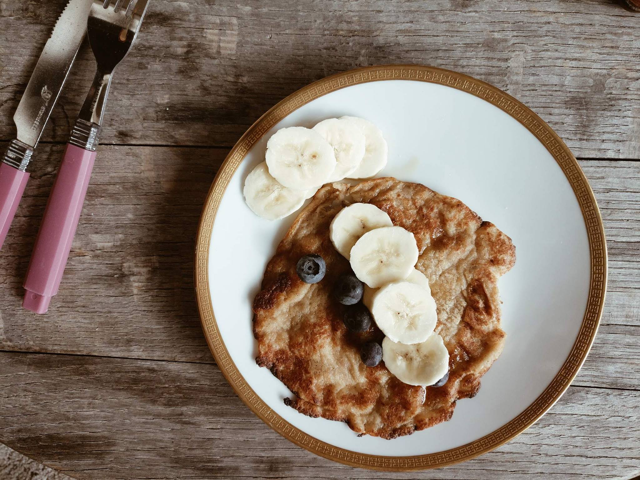 Havermout-banaanpannenkoeken zijn heerlijk als stevig ontbijt om de dag in te zetten!