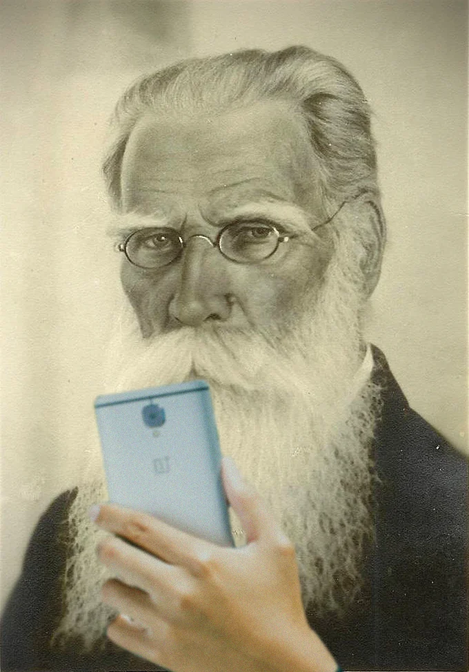 Krisjanis-Barons-ar-telefonu.jpg